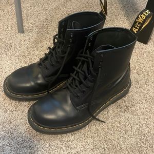 Dr. Martens 1460 8-Eye boot